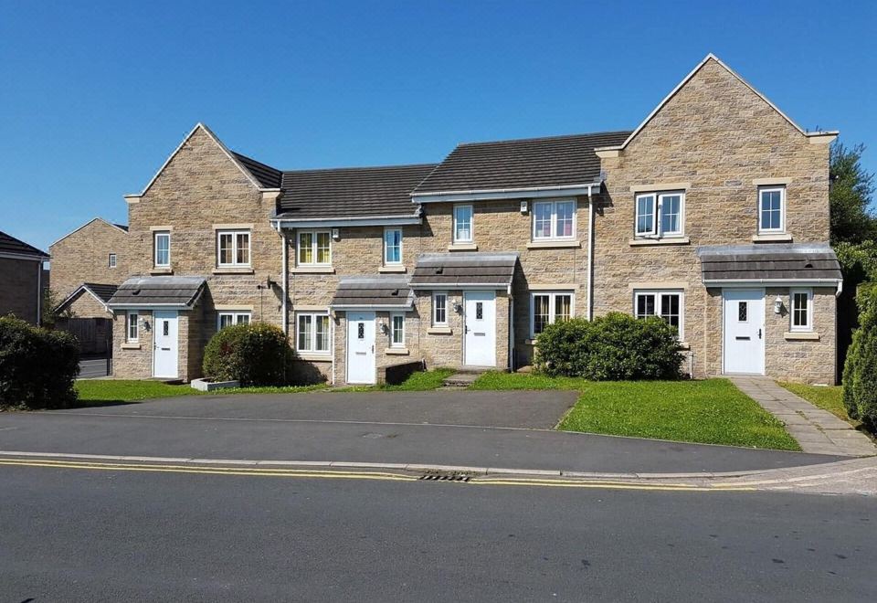 Burnley Entire House 4-Bedrooms-Sleeps 6-Driveway Hotel Overview