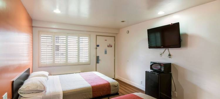 加利福尼亚蒙特利公园 Motel 6 酒店(Motel 6 Monterey Park, CA)图片