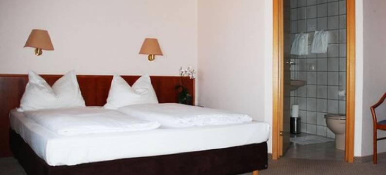 罗斯托克托尔卡溪利诺酒店(Hotel Ziegenkrug Rostocker Tor)图片