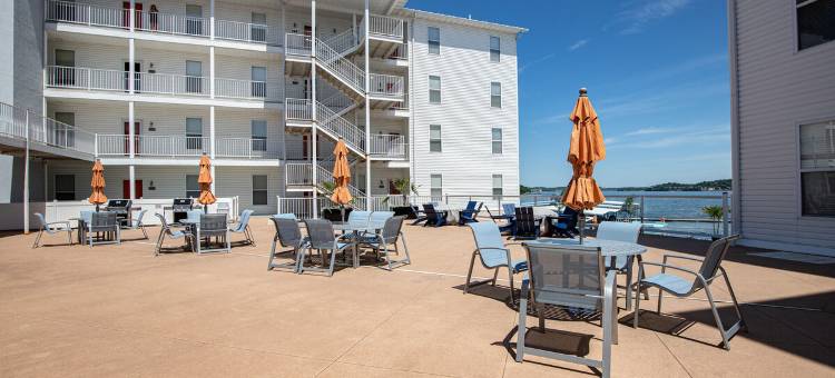 Zero Entry Pool and Elevated Views - Stunning Lakefront Oasis图片