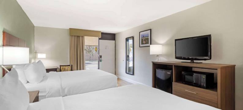 圣奥古斯丁海滩区品质酒店及套房(Quality Inn & Suites St Augustine Beach Area)图片