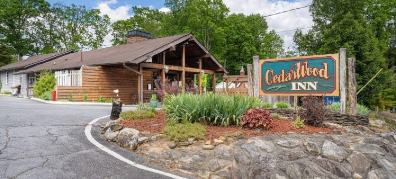 雪松木旅馆(CedarWood Inn)图片