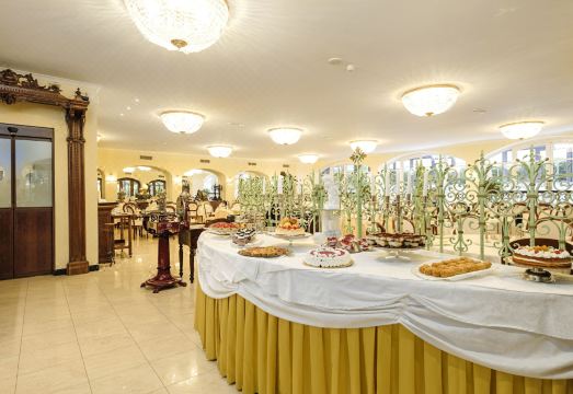 Hotel Due MariHotel Overview