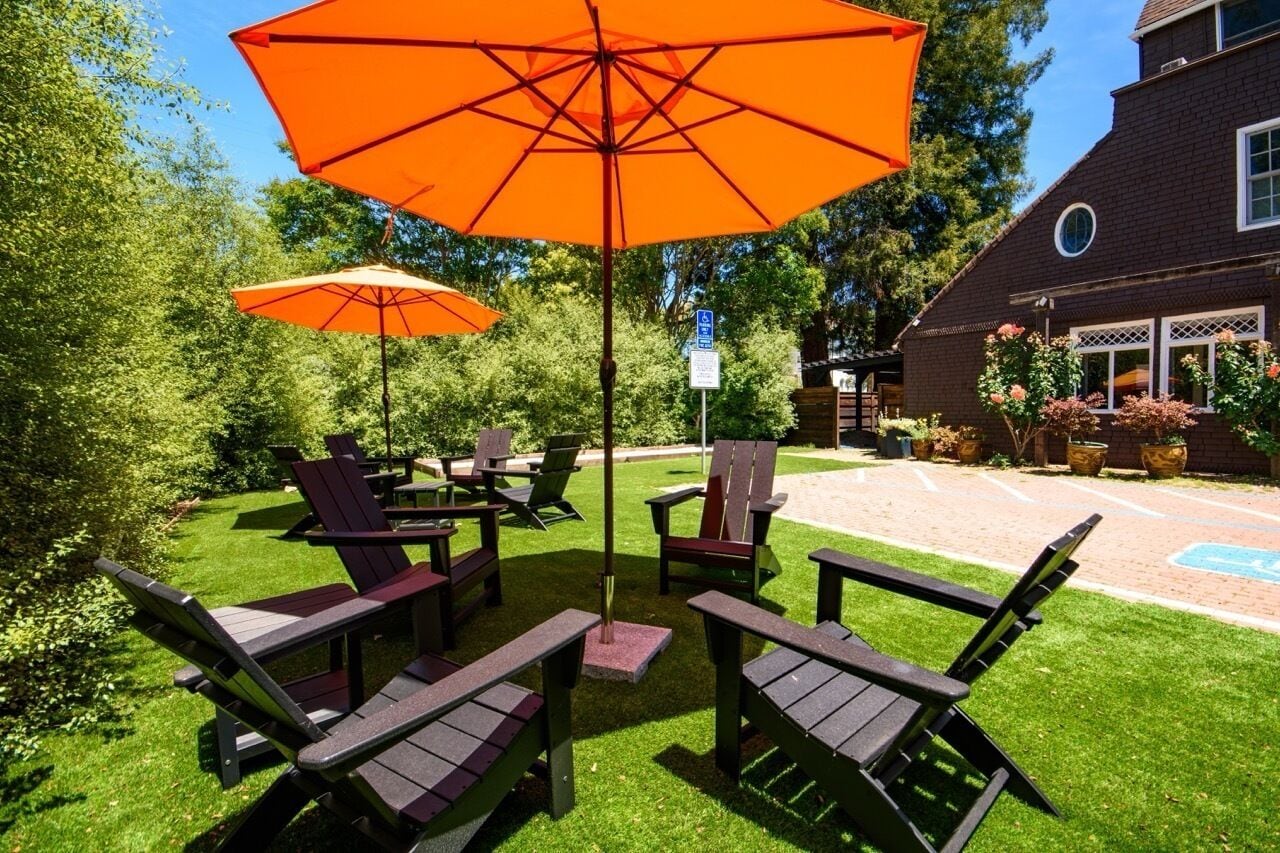 Cedar Gables Inn Over view