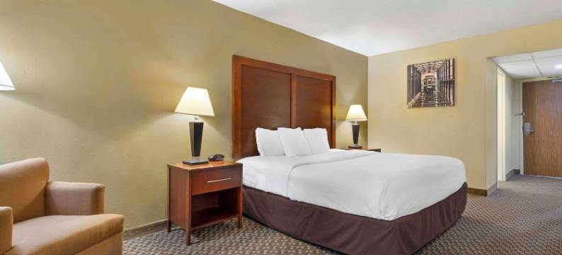 克拉丽奥酒店研究三角园达勒姆(Clarion Pointe Research Triangle Park Durham)图片