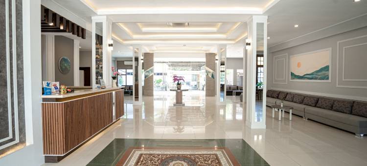 前一号香港度假村三宝垄(Front One HK Resort Simpang Lima Semarang)图片