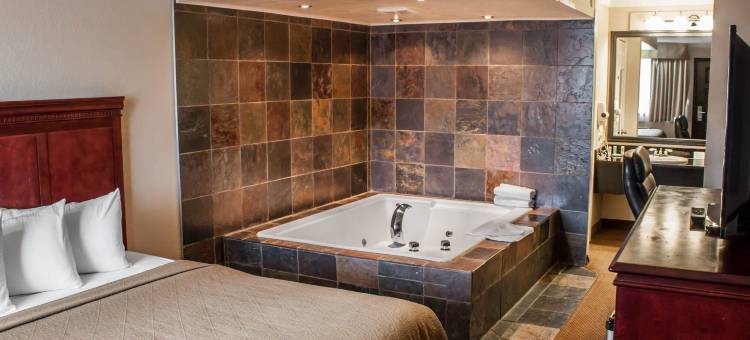 西雅图法伊夫凯艺套房酒店(Quality Inn & Suites Fife Seattle)图片