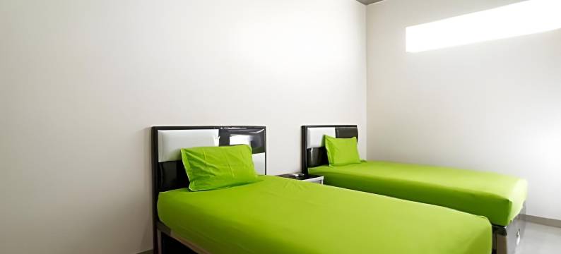 红多兹酒店-近楠榜梅德卡地铁塔曼(RedDoorz Near Taman Merdeka Metro Lampung)图片