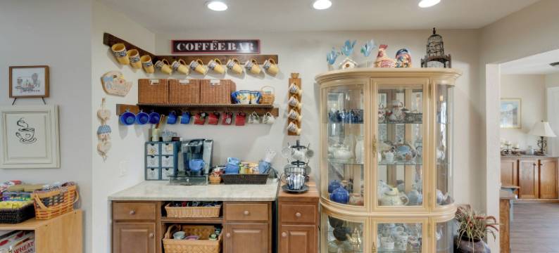 距夏洛特港海滩公园4英里：带泳池的宝石(4 Mi to Port Charlotte Beach Park Gem with Pool)图片