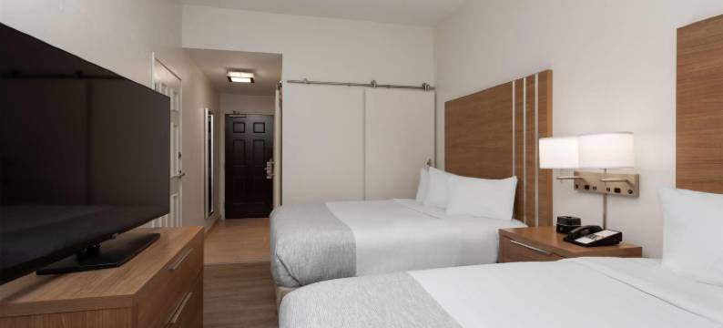 那不勒斯浩枫温德姆公寓(Hawthorn Extended Stay by Wyndham Naples)图片