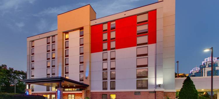 亚特兰大佩里米特购物中心智选假日酒店及套房-洲际酒店集团旗下(Holiday Inn Express & Suites Atlanta N-Perimeter Mall Area)图片