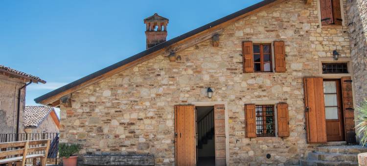 Tranquil Village Stay with Fireplace图片