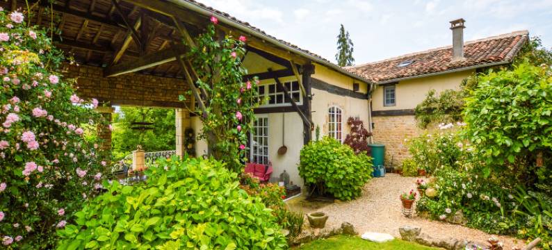 Holiday Home in Charente with Pool图片