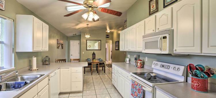 湖泊Okeechobee钓鱼退房，配备火坑!(Lake Okeechobee Fishing Retreat w/ Fire Pit!)图片