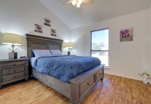 Canyon Lake Townhome w/ Balcony, Deck & Yard!Hotel Overview