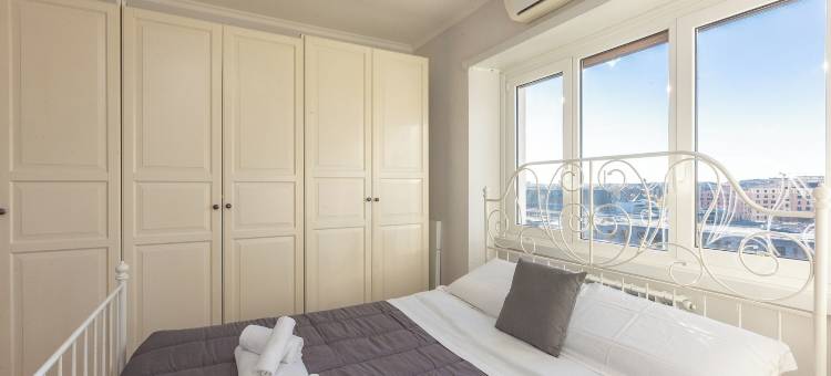 罗马金字塔景观公寓出租(Rental in Rome Pyramid View Apartment)图片