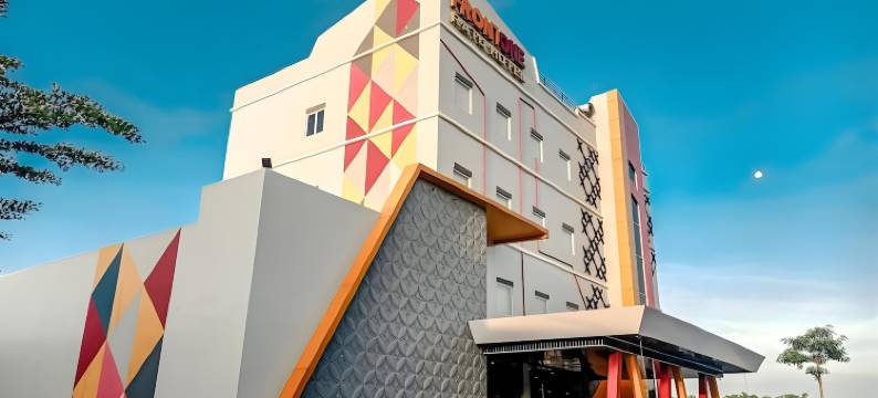 纳甘朱克前一酒店(Front One Hotel Nganjuk)图片