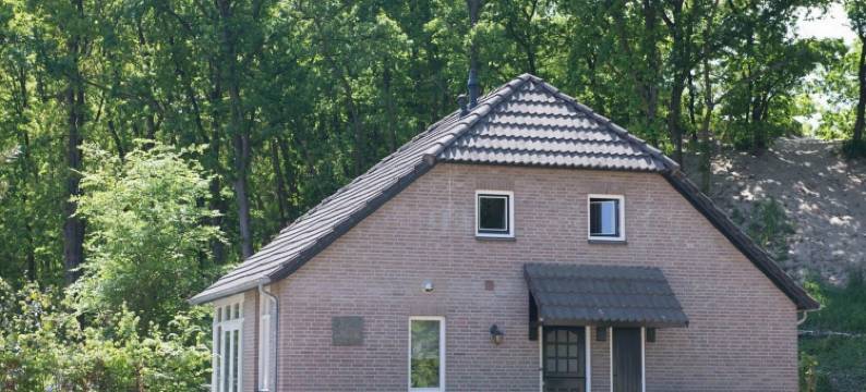 度假屋带露台在Bedafse Bergen(Holiday Home with a Terrace at Bedafse Bergen)图片