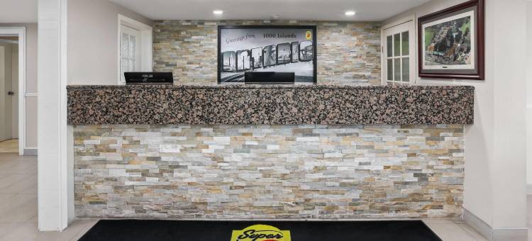 加纳诺克/乡绅度假村温德姆速 8 酒店(Super 8 by Wyndham Gananoque        Country Squire Resort)图片