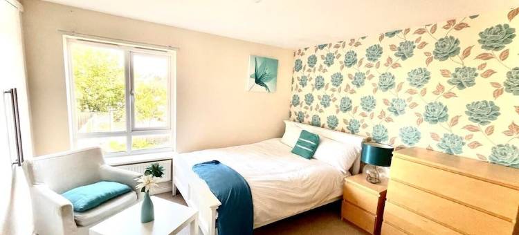 湖畔时尚三居室房(Lakeside Stylish 3 Bedroom House)图片