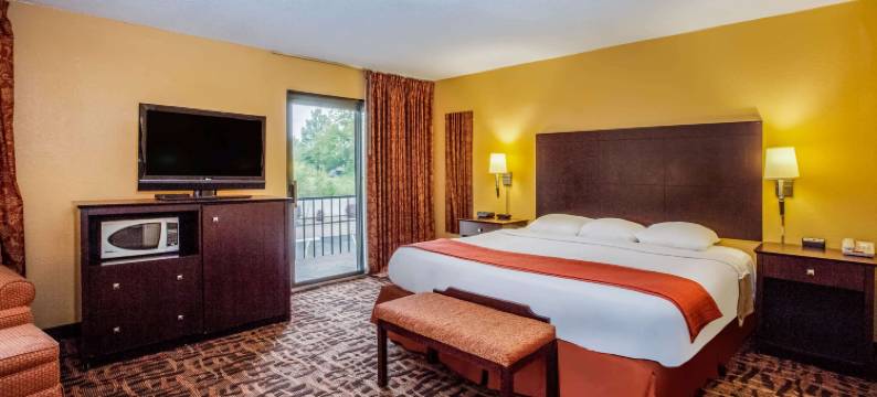 Super 8 by Wyndham Lawrence KU图片