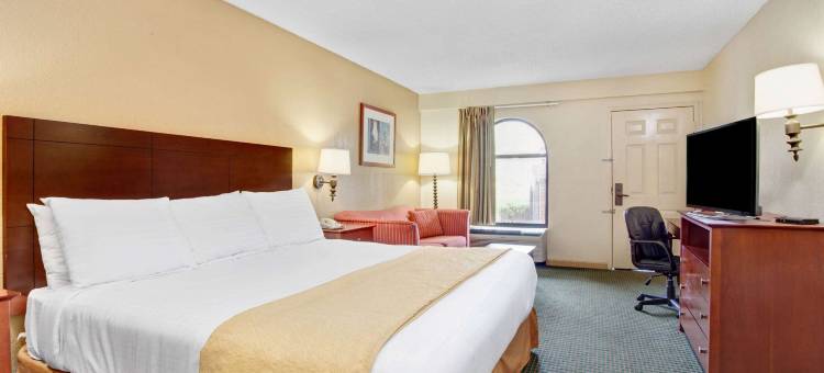 斯托克布里奇南亚特兰大戴斯套房酒店(Days Inn & Suites by Wyndham Stockbridge South Atlanta)图片