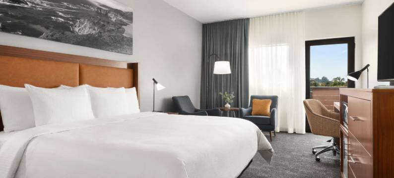 圣路易斯奥比斯波市中心拉昆塔温德姆套房酒店(La Quinta Inn & Suites by Wyndham San Luis Obispo Downtown)图片