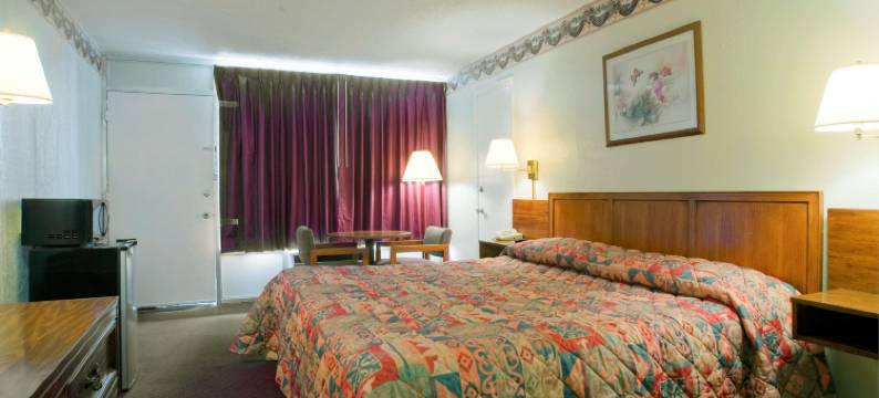 劳登勒努瓦市美洲最佳价值酒店(Americas Best Value Inn Loudon/Lenoir City)图片