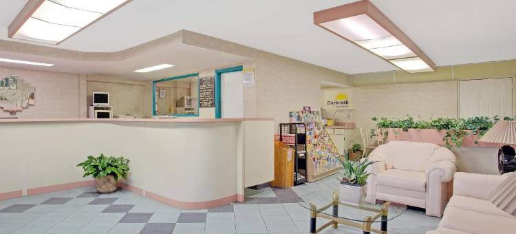 克利尔沃特/中央温德姆戴斯酒店(Days Inn by Wyndham Clearwater/Gulf to Bay)图片