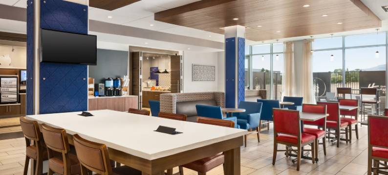 Holiday Inn Express and Suites 尤凯亚 by IHG(Holiday Inn Express & Suites UKIAH by IHG)图片