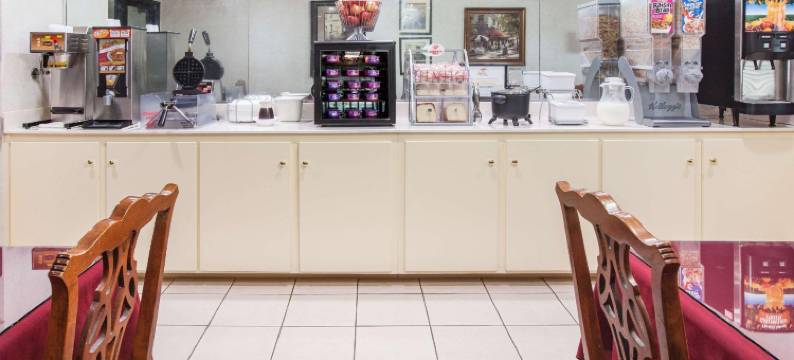 怀特霍尔速8酒店(Super 8 by Wyndham White Hall)图片