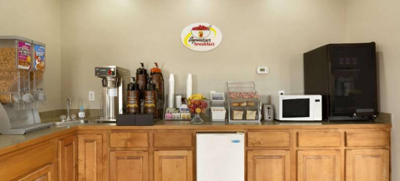 查特斯沃斯-达尔顿温德姆速8酒店(Super 8 by Wyndham Chatsworth/Dalton)图片