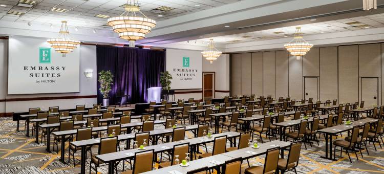 希尔顿波特兰机场大使套房酒店(Embassy Suites by Hilton Portland Airport)图片