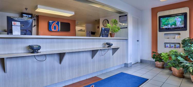 费拉格尔斯塔夫西6号汽车旅馆- 林场村店(Motel 6 Flagstaff, AZ - West - Woodland Village)图片