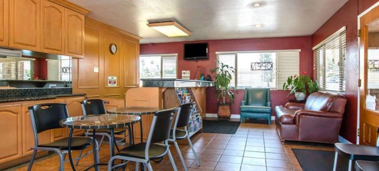 弗布鲁克市中心罗德威酒店(Rodeway Inn Fallbrook Downtown)图片