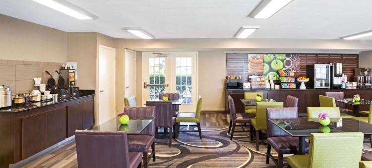 圣马科斯拉昆塔温德姆酒店(La Quinta Inn by Wyndham San Marcos)图片