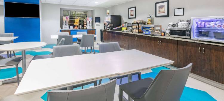 麦客达温德姆奥斯汀机场酒店及套房(Microtel Inn & Suites by Wyndham Austin Airport)图片