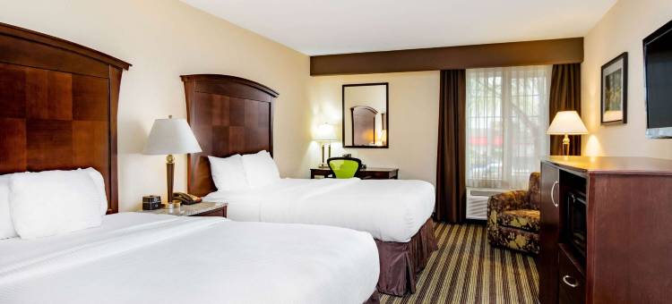 福勒拉昆塔温德姆套房酒店(La Quinta Inn & Suites by Wyndham Fowler)图片