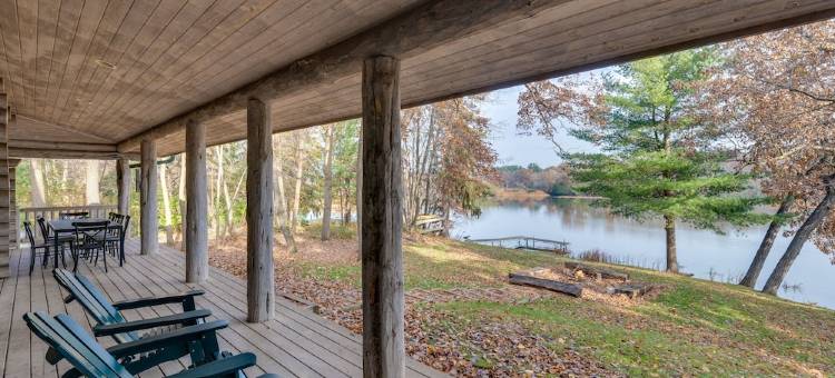 带码头和游戏房的Sugar River水边小屋!(Waterfront Sugar River Cabin w/ Dock & Game Room!)图片