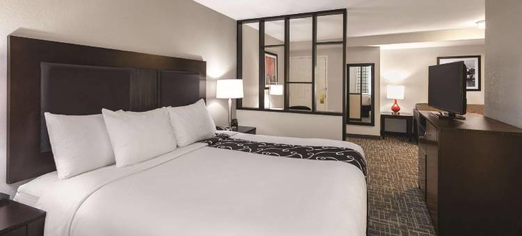 亚特兰大机场南拉昆塔温德姆套房酒店(La Quinta Inn & Suites by Wyndham Atlanta Airport South)图片