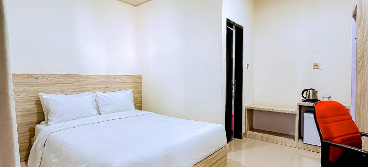 RedDoorz Plus at GNG Hotel El Tari Airport Kupang图片