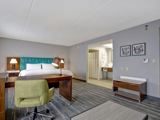 圭尔夫希尔顿欢朋套房酒店