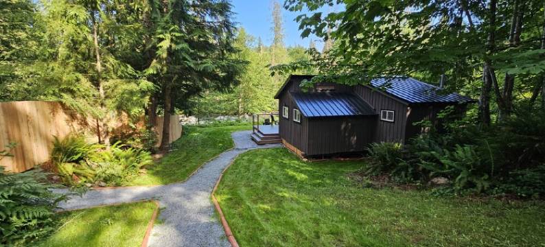 Canyon Falls Cabin.A cozy riverfront cabin located on Canyon Creek图片