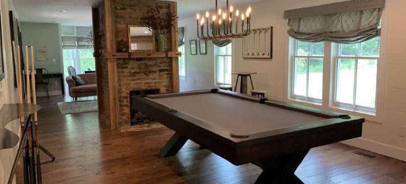 1878 Victorian Farmhouse Near Asheville on 80 Acres图片