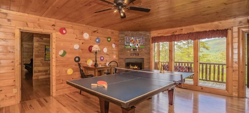 Booking for 2026!  10 Point Buck - 10 Bedroom Ensuite!  Theater Room, Arcade+图片