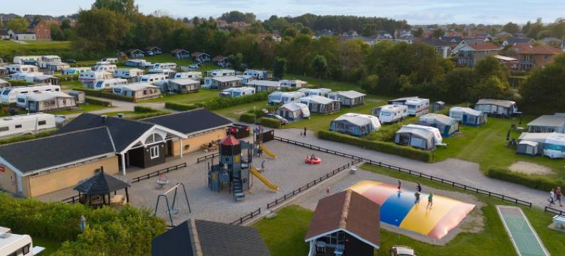 霍尔拜克峡湾第一露营地(First Camp Holbæk Fjord)图片