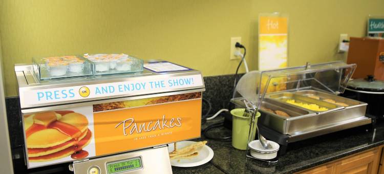 费耶特维尔品质酒店-靠近历史悠久的市中心广场(Quality Inn Fayetteville Near Historic Downtown Square)图片