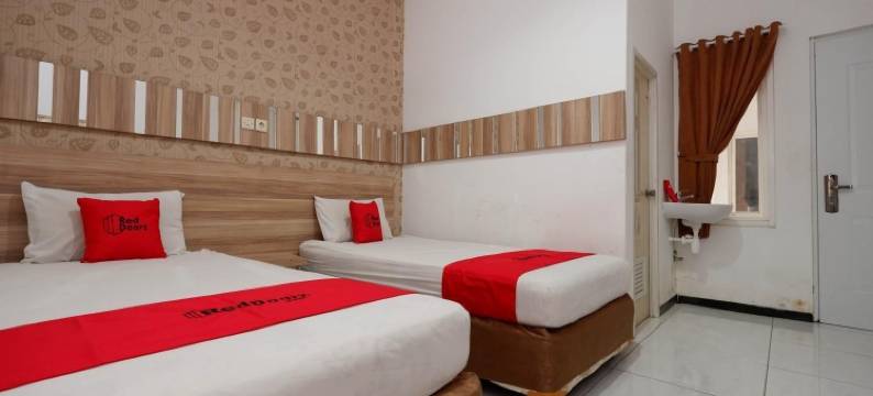 红门酒店-近新邦利马区(RedDoorz Near Plaza Simpang Lima)图片