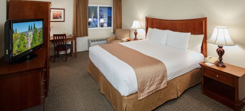 纳托马旅店(Lake Natoma Inn)图片