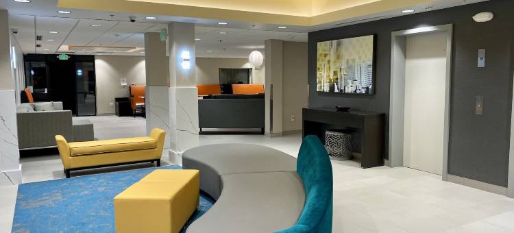 林伍德拉昆塔温德姆酒店(La Quinta Inn by Wyndham Lynnwood)图片